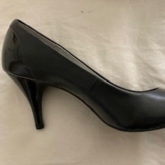 Bandolino BD7 Cunning Black Pumps Multi Leather with Patent Caps  Size 8.5 - Picture 6 of 9